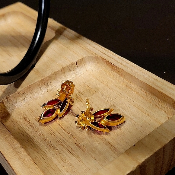 Vintage Red Rhinestone Clip Earrings in Goldtone Open Back Setting - Picture 6 of 7